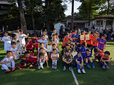 【全体写真】<BR><BR>天気もよく、気持ちよくサッカーできたね! Highslide JS