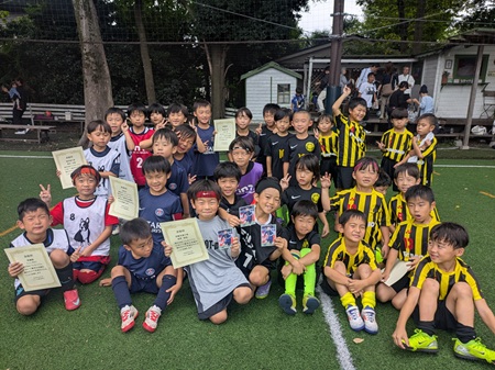 【全体写真】<BR><BR>ようやくサッカーしやすい気候になってきたね! Highslide JS