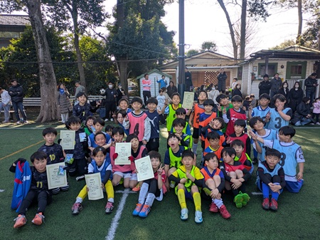 【全体写真】<BR><BR>元気いっぱい、サッカー大好きっ子があつまったね! Highslide JS