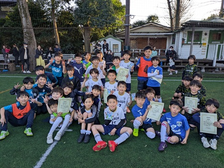 【全体写真】<BR><BR>春本番!サッカーするには絶好の季節になってきたね! Highslide JS