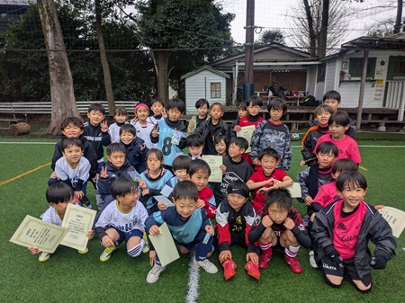 【全体写真】<BR><BR>次回からキーパーあり、コート全面で試合をするから楽しみにしていてね! Highslide JS